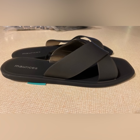 Maurice’s Black slip on sandals Brand NWT - Picture 2 of 5